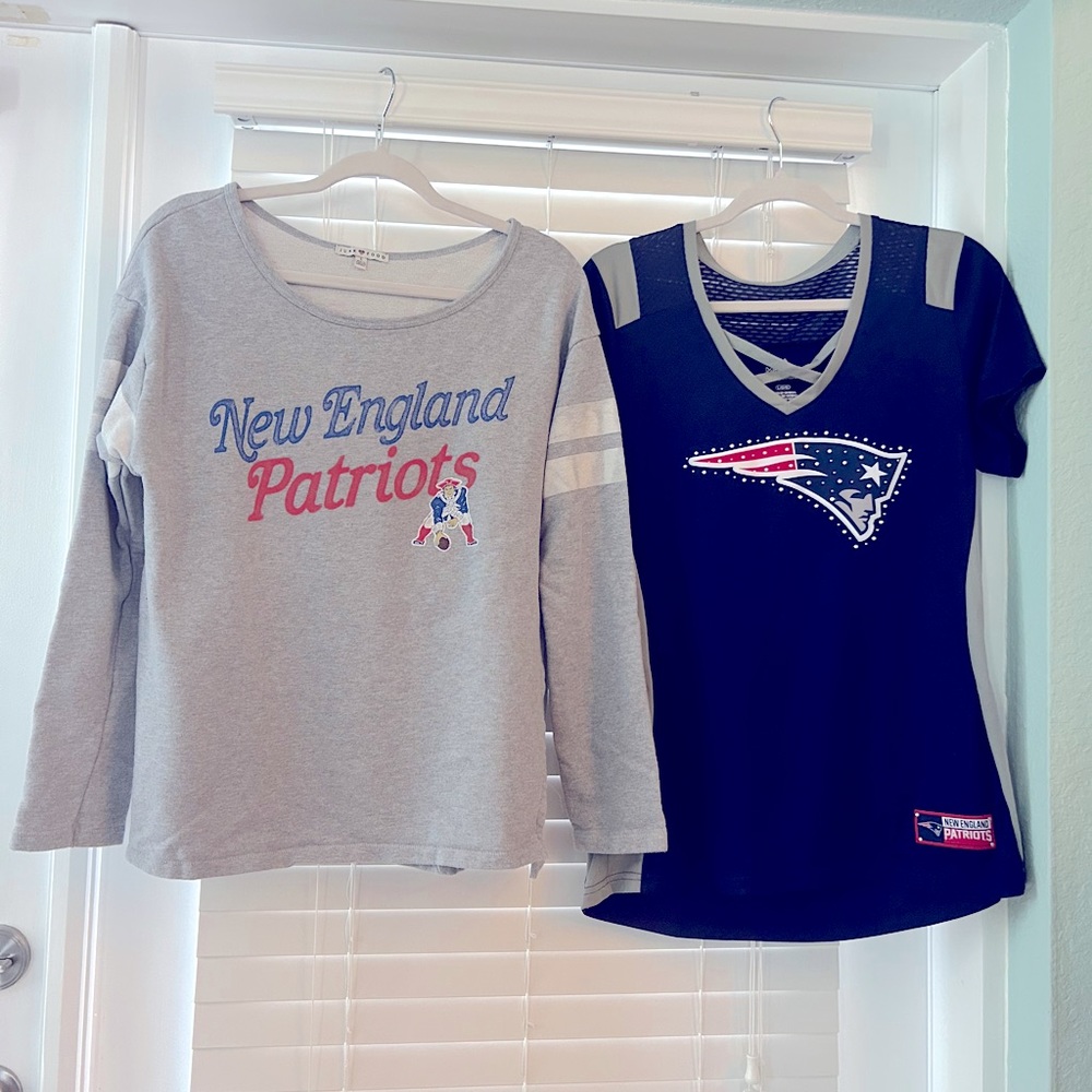 Lot 1 New England Patriots women’s jersey and 1 sweatshirt. GUC! 🏈❤️💙